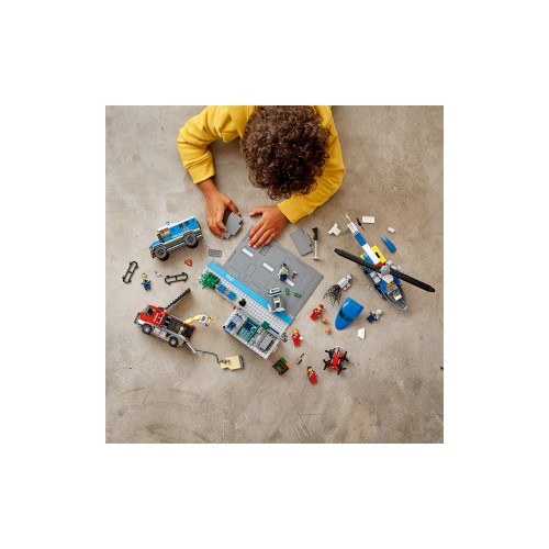 Конструктор LEGO Погоня поліції в банку 915 деталей (60317) - изображение 3