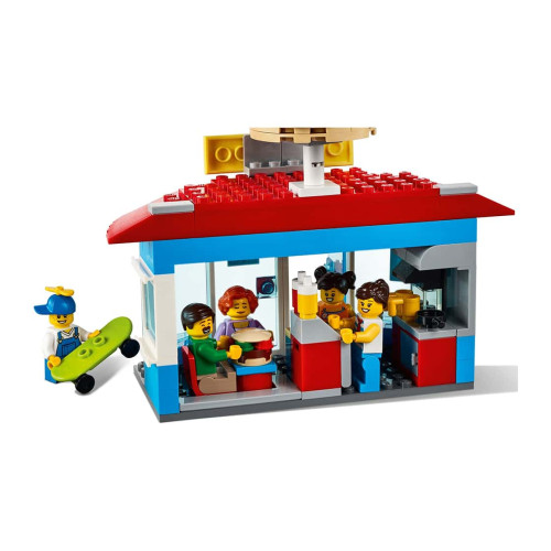 Конструктор LEGO Головна площа 1517 деталей (60271) - изображение 6