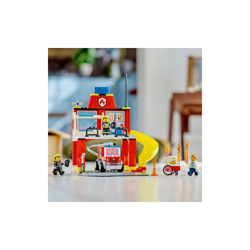 Конструктор LEGO Пожежне депо та пожежна машина 153 деталей (60375) - изображение 4