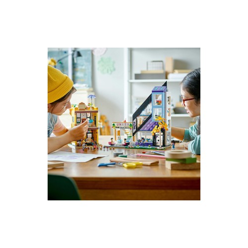 Конструктор LEGO Квіткові та дизайнерські крамниці у центрі міста 2010 деталей (41732) - изображение 3
