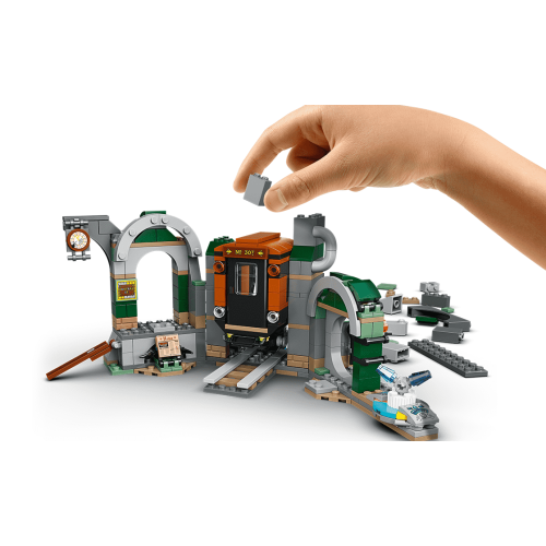 Конструктор LEGO Метро Ньюбері 348 деталей (70430) - изображение 5