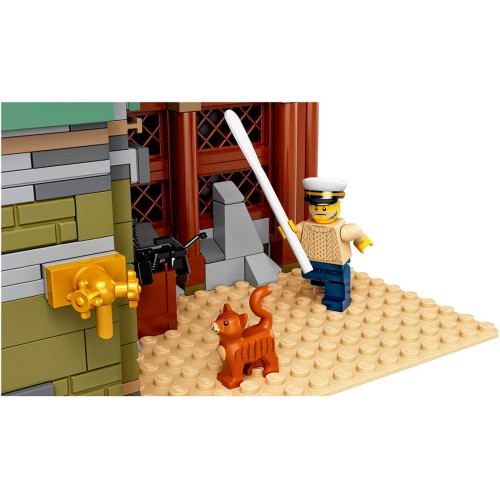 Конструктор LEGO Старий рибальський магазин 2049 деталей (21310) - изображение 5