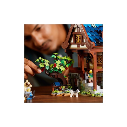 Конструктор LEGO Середньовічна кузня 2164 деталей (21325) - изображение 5