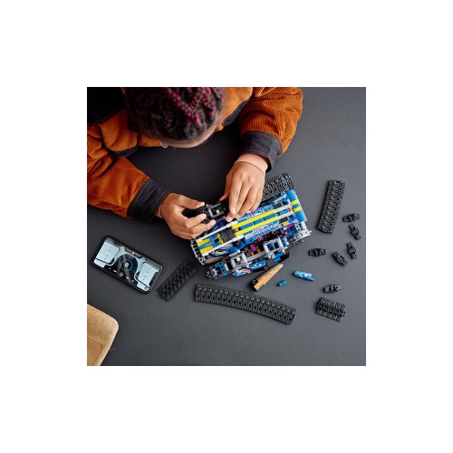 Конструктор LEGO Машина-трансформер на керуванні з додатка. 772 деталей (42140) - изображение 3