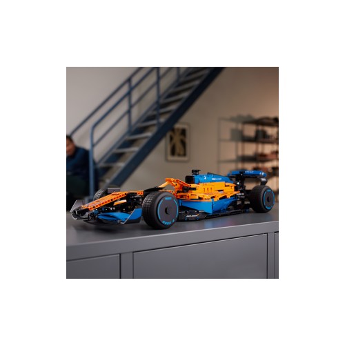 Конструктор LEGO Гоночний автомобіль McLaren Formula 1™ 1432 деталей (42141) - изображение 4