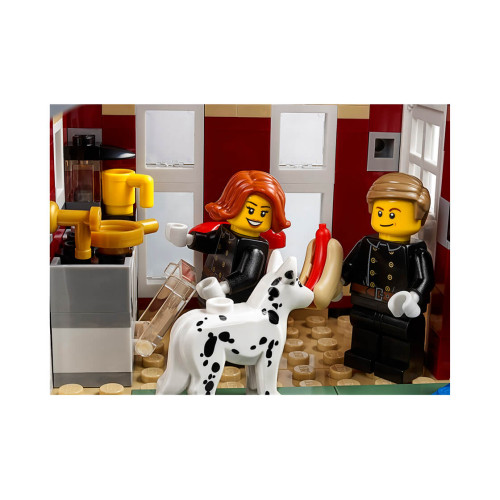 Конструктор LEGO Сільське пожежне депо взимку 1166 деталей (10263) - изображение 6