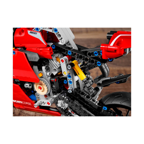 Конструктор LEGO Ducati Panigale V4 R 646 деталей (42107) - изображение 10